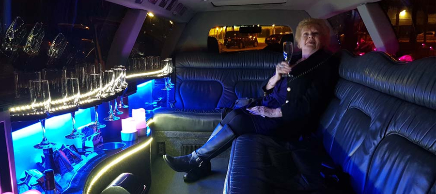 Why Limousines Are Perfect for Weddings, Parties, and VIP Events | Best Limousine Service Copenhagen Privacy and Exclusivity for VIP Guests