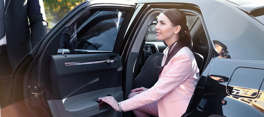 The Best Way to Tour Copenhagen: Private Chauffeur vs. Group Tours | Best Limousine Service Copenhagen Convenience and Flexibility 1