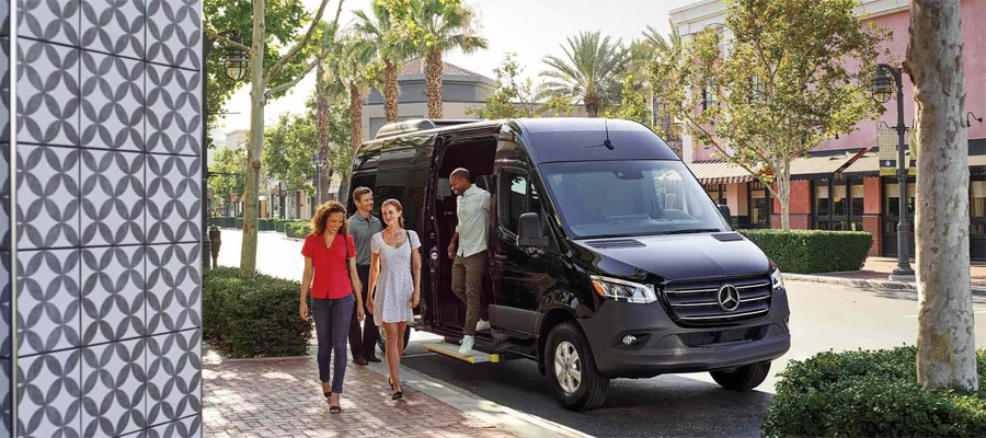 The Best Way to Tour Copenhagen: Private Chauffeur vs. Group Tours | Best Limousine Service Copenhagen Local Insights and Personal Attention 1